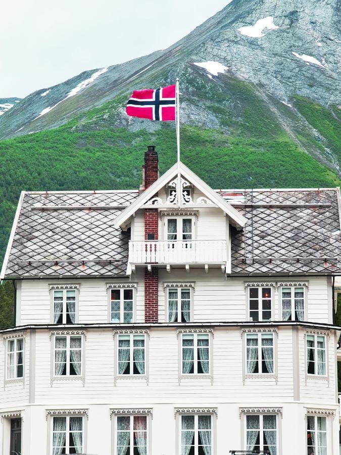 Sylte Hotell, Valldal Exterior photo